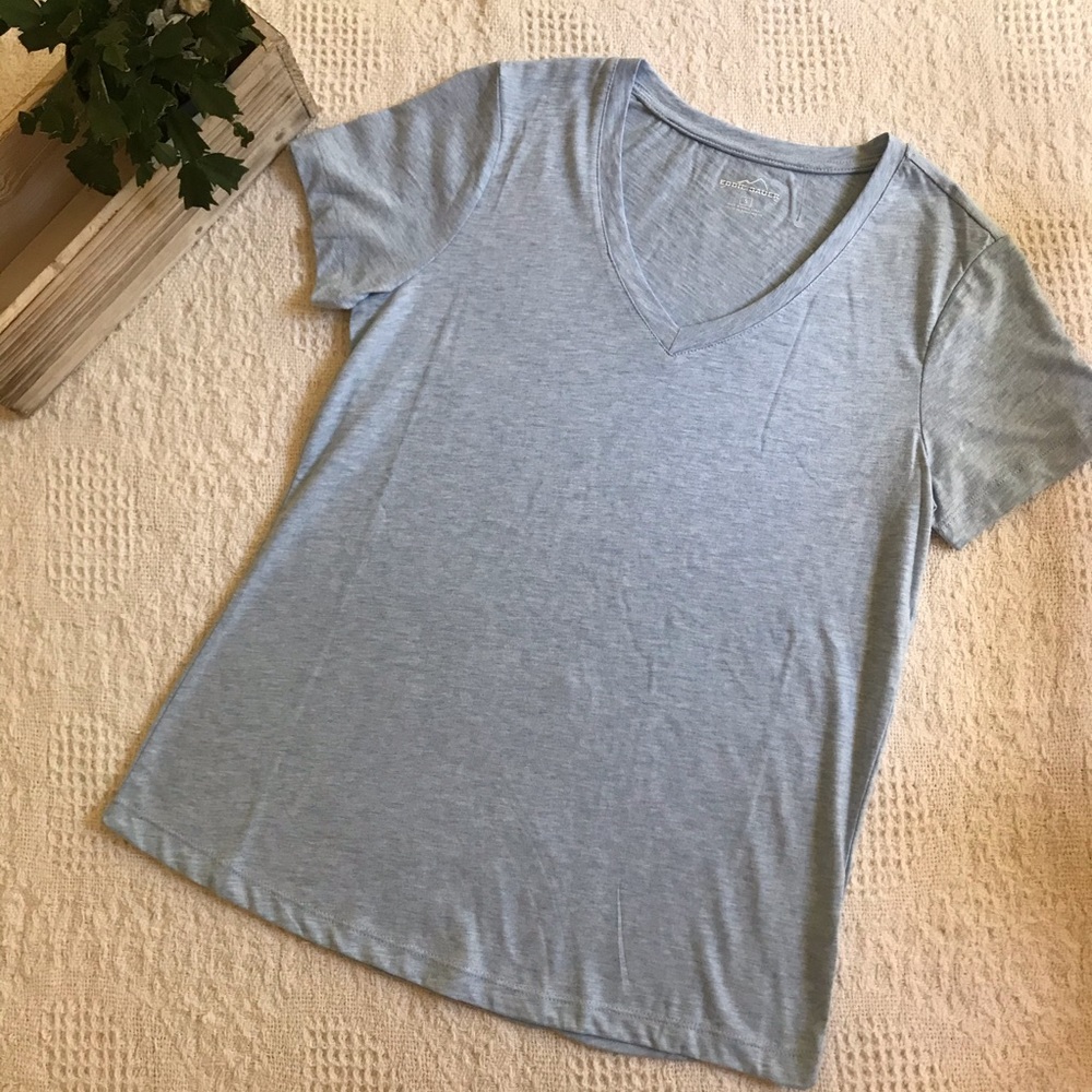 Eddie Bauer v-neck tee
